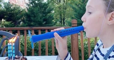 أمريكى يبتكر جهاز لإطفاء شموع أعياد الميلاد دون رزاز للحماية من عدوى كورونا