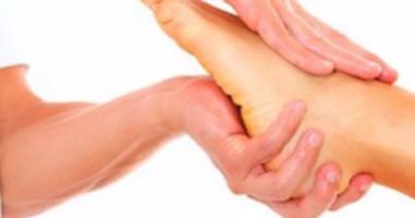 ارتفاع الكوليسترول وزيادة الوزن أبرز أسباب آلام الكعبين.. اعرف طرق العلاج