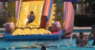 الحياة تعود من جديد لشواطئ العين السخنة بالسويس.. صور