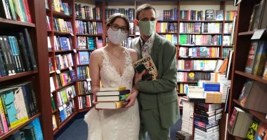 الزواج فى حضرة المكتبات.. تقليد غربى يتمناه المثقفون العرب هل نجده قريبا؟