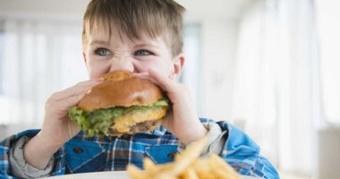الوجبات السريعة أبرز أسباب تراكم الدهون وهشاشة العظام عند الأطفال