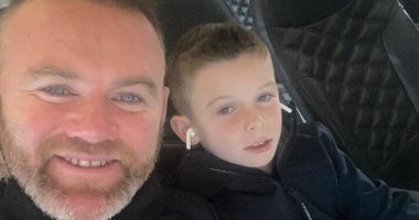 رونى يصطحب ابنه إلى بولندا لمؤازرة مانشستر يونايتد فى نهائى الدورى الأوروبى