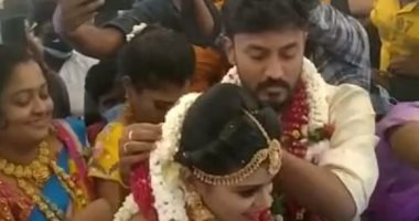 زواج فى الجو.. زوجان فى الهند يقيمان حفل زفافهما على طائرة هربا من كورونا