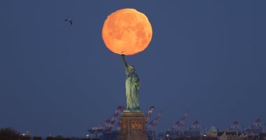 غدا.. ظهور قمر عملاق أكبر 14% من العادى وأكثر سطوعًا بنسبة 30%