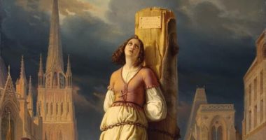 قصة محاكمة جان دارك "القديسة العذراء" على يد الاحتلال