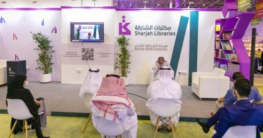 كاتب سعودى: الكتاب الورقى فى الصدارة ونخطئ عندما نقارنه بالرقمى