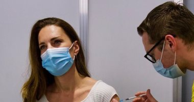 لحظة تلقى كيت ميدلتون دوقة كامبريدج جرعتها الأولى من لقاح كورونا