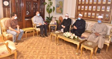 محافظ أسيوط يلتقي قيادات بالأوقاف للتأكيد على تطبيق الإجراءات الوقائية بالمساجد