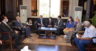 محافظ الأقصر يلتقى مع رئيس وفد الاتحاد الأوروبى بمصر لبحث سبل التعاون