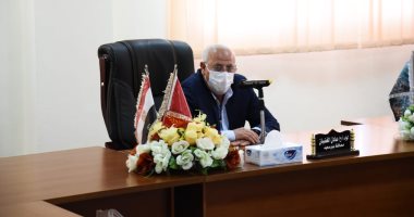 محافظ بورسعيد يكافئ لاعبى المصرى ويشيد بالأداء أمام الزمالك رغم الهزيمة