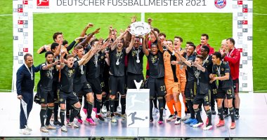 مراسم تتويج بايرن ميونخ بلقب الدوري الألماني.. فيديو وصور