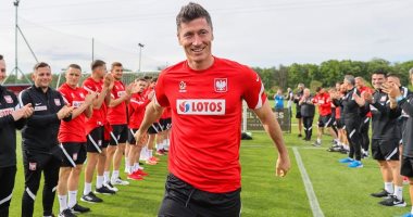 ممر شرفي لـ ليفاندوفسكي فى معسكر منتخب بولندا بعد إنجاز الدوري الألماني