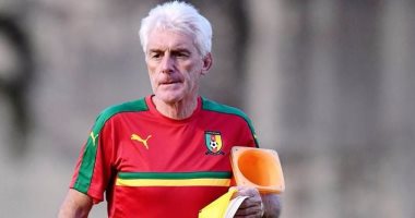 هوجو بروس مدرب جنوب أفريقيا يحضر مباراة صن داونز ضد الأهلى.. فيديو