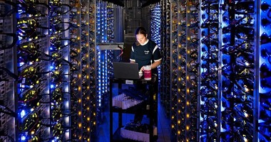 يعنى إيه مطالبة روسيا لفيس بوك وتويتر بإنشاء قواعد بيانات على أراضيها