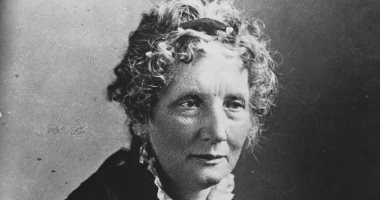 هيربت ستو تكتب كوخ العم توم.. هل نجحت الرواية وحقت مبيعات؟