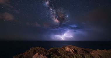 مصرع 38 شخصا فى صواعق برق ضربت ولايتين فى الهند