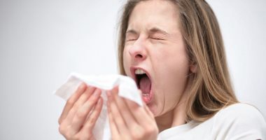 7 طرق منزلية لمحاربة أعراض البرد.. أبزرها الغرغرة والعسل