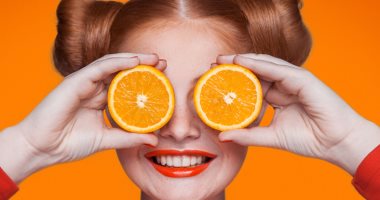 7 علامات تدل على الإفراط فى جرعات فيتامين سى.. منها الصداع
