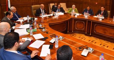 أعضاء تنسيقية شباب الأحزاب بمجلس الشيوخ يشاركون فى مناقشة قانون العمل