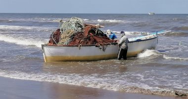 الرزق على الله.. يوميات الصيادين فى شواطئ بورسعيد.. صور
