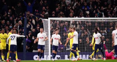 النيران الصديقة تمنح توتنهام التقدم 1 / 0 فى الشوط الأول ضد برينتفورد