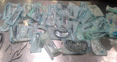 ضبط محاولة تهريب كمية من مستلزمات الأسنان بمطار القاهرة.. صور