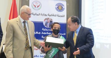 وزير المالية للمتفوقين من أبناء العاملين يوم تكريمهم: اصنعوا أحلامكم بأنفسكم