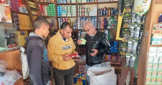 تحرير 56 محضر مزاولة نشاط بدون ترخيص ومخالفة الاشتراطات الصحية بالمنوفية