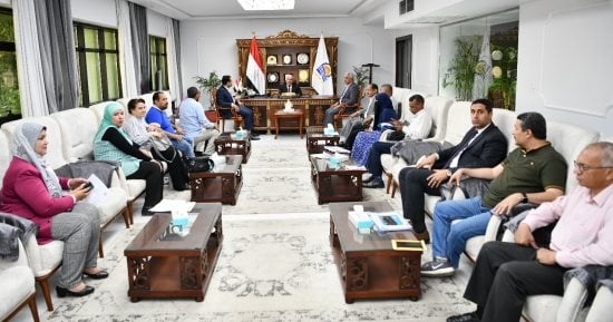 محافظ قنا يتابع مستجدات العمل فى ملف تقنين الأراضى وإسترداد أملاك الدولة