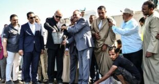 محافظ قنا يشهد إنزال نصف مليون زريعة سمك بلطى فى نهر النيل