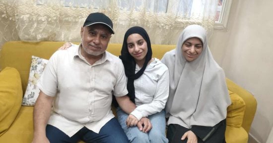 الفرحة تعم منزل الأولى مكرر بالشهادة الإعدادية فى الإسكندرية.. فيديو وصور