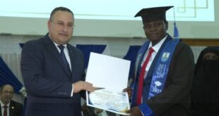 رئيس جامعة الإسكندرية يشهد حفل تخرج الدفعة الثالثة لطلاب فرع الجامعة بتشاد