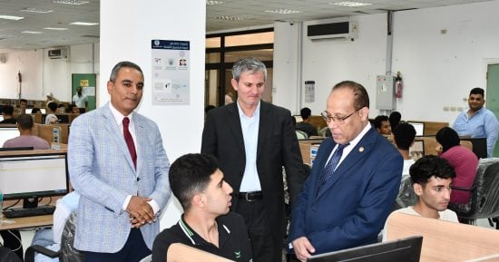 رئيس جامعة قناة السويس: أطقم طبية داخل عيادات كل كلية أثناء فترة الامتحانات