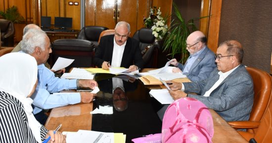 فوز الدكتور إبراهيم عاشور نائب رئيس جامعة القناة الأسبق بجائزة العطاء والوفاء