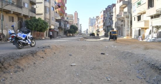 محافظ الغربية يتابع مشروعات الرصف والتطوير ببسيون