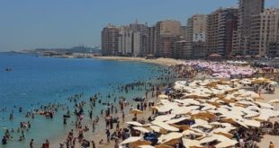 مع زحمة الصيف.. احجز مكانك على شواطئ الإسكندرية الكترونيا.. فيديو