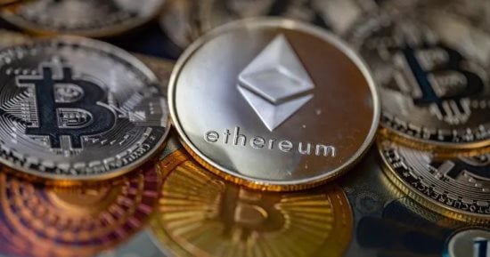 أسعار العملات المشفرة تتراجع بعد أيام من تحقيق أرباح