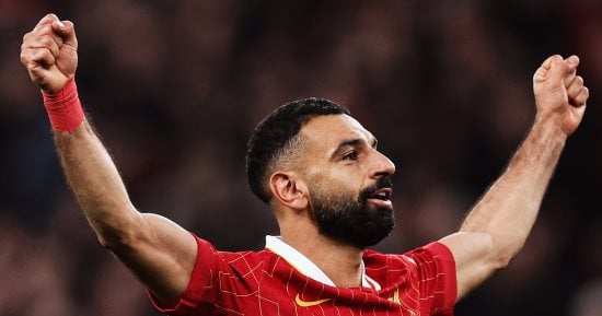 إقبال تاريخي على لقاء محمد صلاح الجماهيري بمعرض الشارقة للكتاب.. فيديو