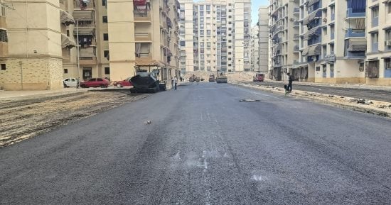 البدء فى أعمال الأسفلت بمنطقة الإسكان الاجتماعى ببورسعيد