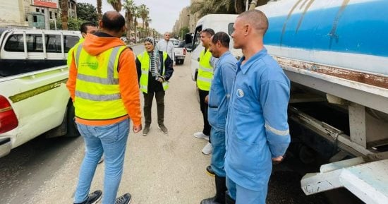 تمركز سيارات شفط المياه داخل شوارع بنى سويف تحسباً لسقوط أمطار.. صور