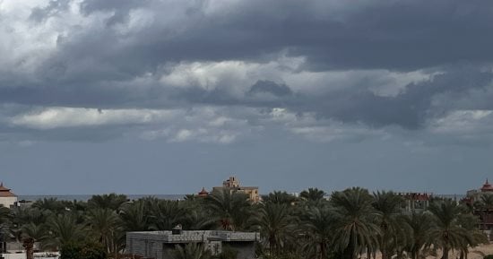 سقوط أمطار خفيفة متقطعة على مناطق سواحل شمال سيناء