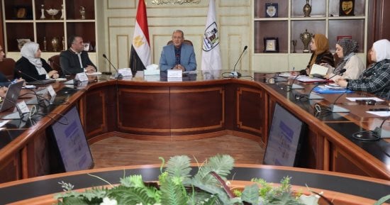 سكرتير محافظة بنى سويف يبحث إنشاء ميناء جاف ومنطقة لوجستية بكوم أبو راضى