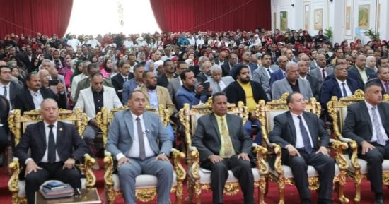 محافظ الوادى الجديد يشهد قرعة الحج ويمنح الفائزين 380 ألف جنيه.. صور