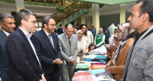 محافظ قنا والمدير الإقليمى للبنك الدولى يتفقدان المنطقة الصناعية بكلاحين قفط