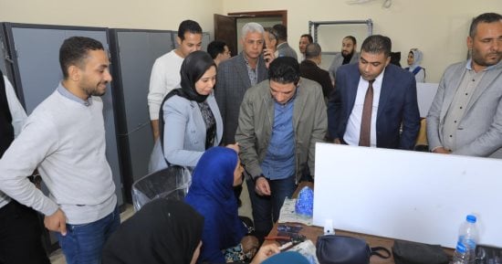 نائب محافظ سوهاج يتفقد القافلة الشاملة بقرية الرياينة المعلق ضمن مبادرة بداية