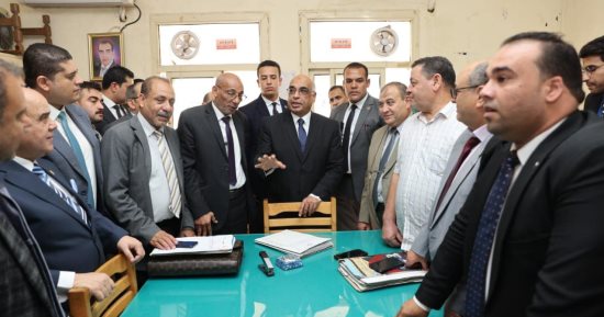 وزير العدل يتفقد مجمع محاكم كفر الشيخ ويلتقى بالمستشارين والمحامين