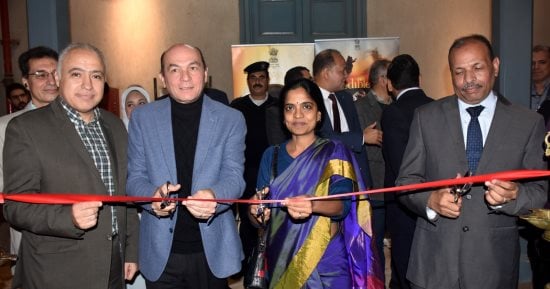 38 لوحة كاريكاتيرية من 12دولة فى معرض محفوظ - طاغور.. صور