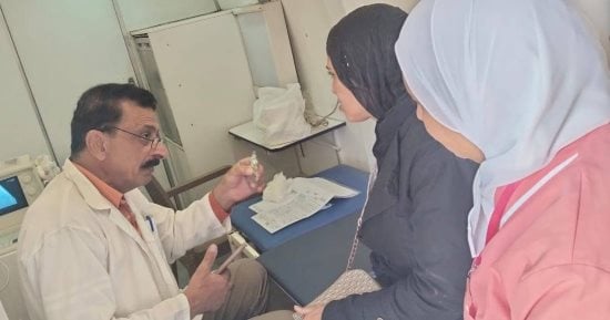 الكشف الطبى على 364 شخصا فى قافلة طبية بقرية الأمل برأس غارب