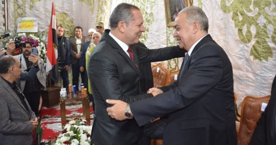 رئيس جامعة دمياط يزور كنيسة الروم الأرثوذكس لتقديم التهنئة بعيد الميلاد