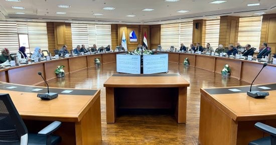 رئيس جامعة كفر الشيخ يعقد اجتماع مجلس إدارة مشروعات التطوير بالجامعة